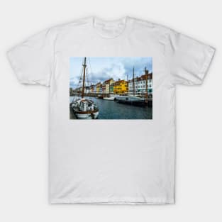 Nhhavn waterfront on a rainy day T-Shirt